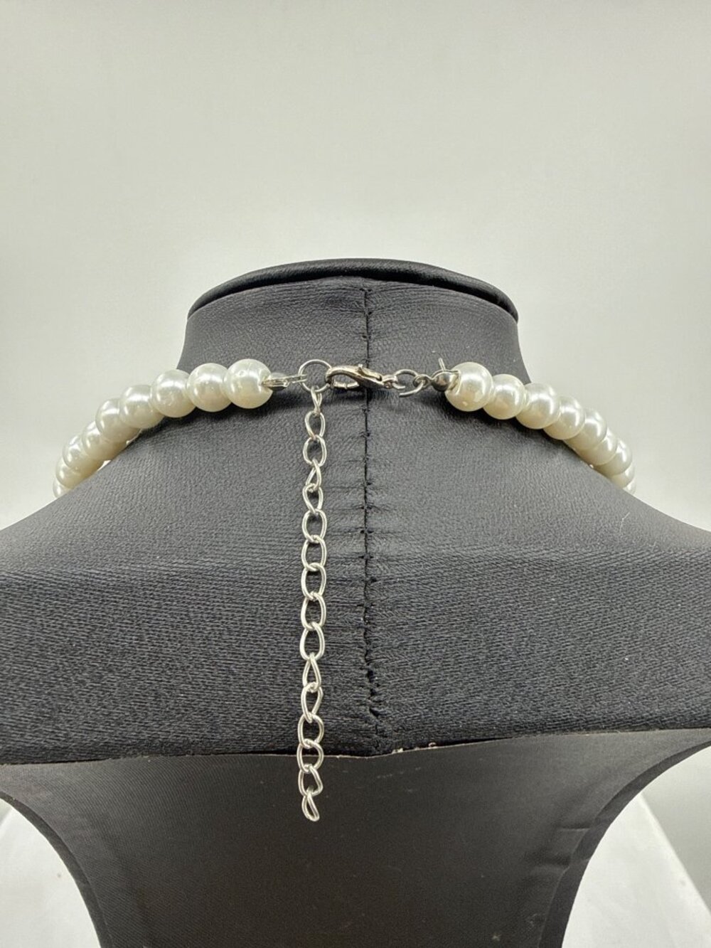 Classic Ivory Faux Pearl Choker Necklace Vintage Coquette Chic Single Strand - Picture 2 of 4